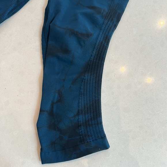Lululemon seamless capri - Picture 3 of 5